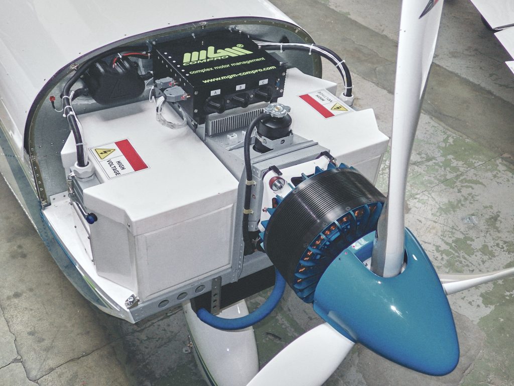 安静可靠：小型飞机中的电动机从氢燃料电池获取能量